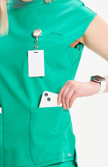Women's Rafaela Oversized Scrub Top™ - Black · FIGS  Medical scrubs  outfit, Stylish scrubs, Medical scrubs fashion